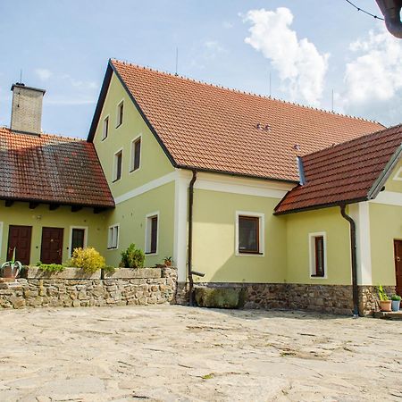 Ubytovani Na Hajence Bystrice nad Pernstejnem Luaran gambar