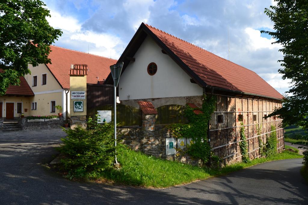 Ubytovani Na Hajence Bystrice nad Pernstejnem Luaran gambar
