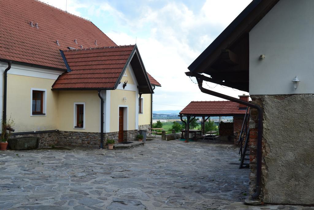 Ubytovani Na Hajence Bystrice nad Pernstejnem Luaran gambar