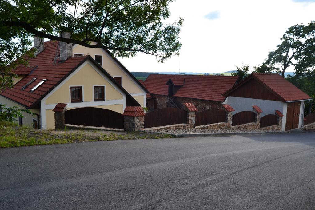 Ubytovani Na Hajence Bystrice nad Pernstejnem Luaran gambar